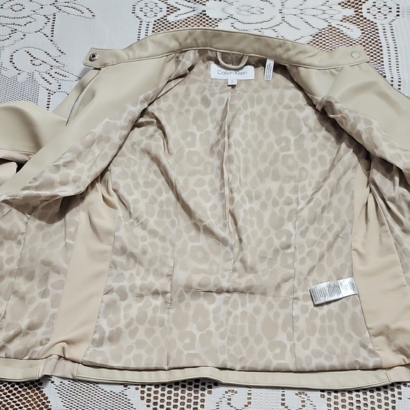 NWT Calvin Klein Women's Cream Faux Leather Moto Jacket - Picture 8 of 9